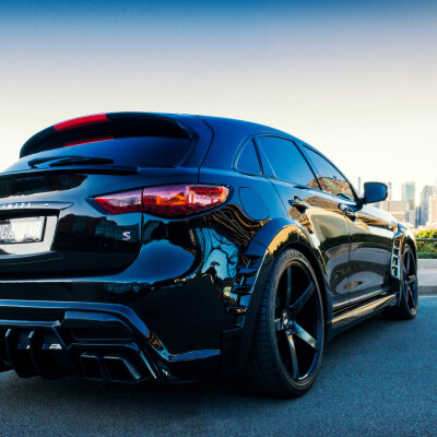 Black Infiniti QX70 from Sydney