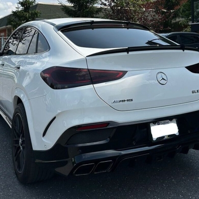 Weißes GLE Coupé aus Kanada für Mr. Prak