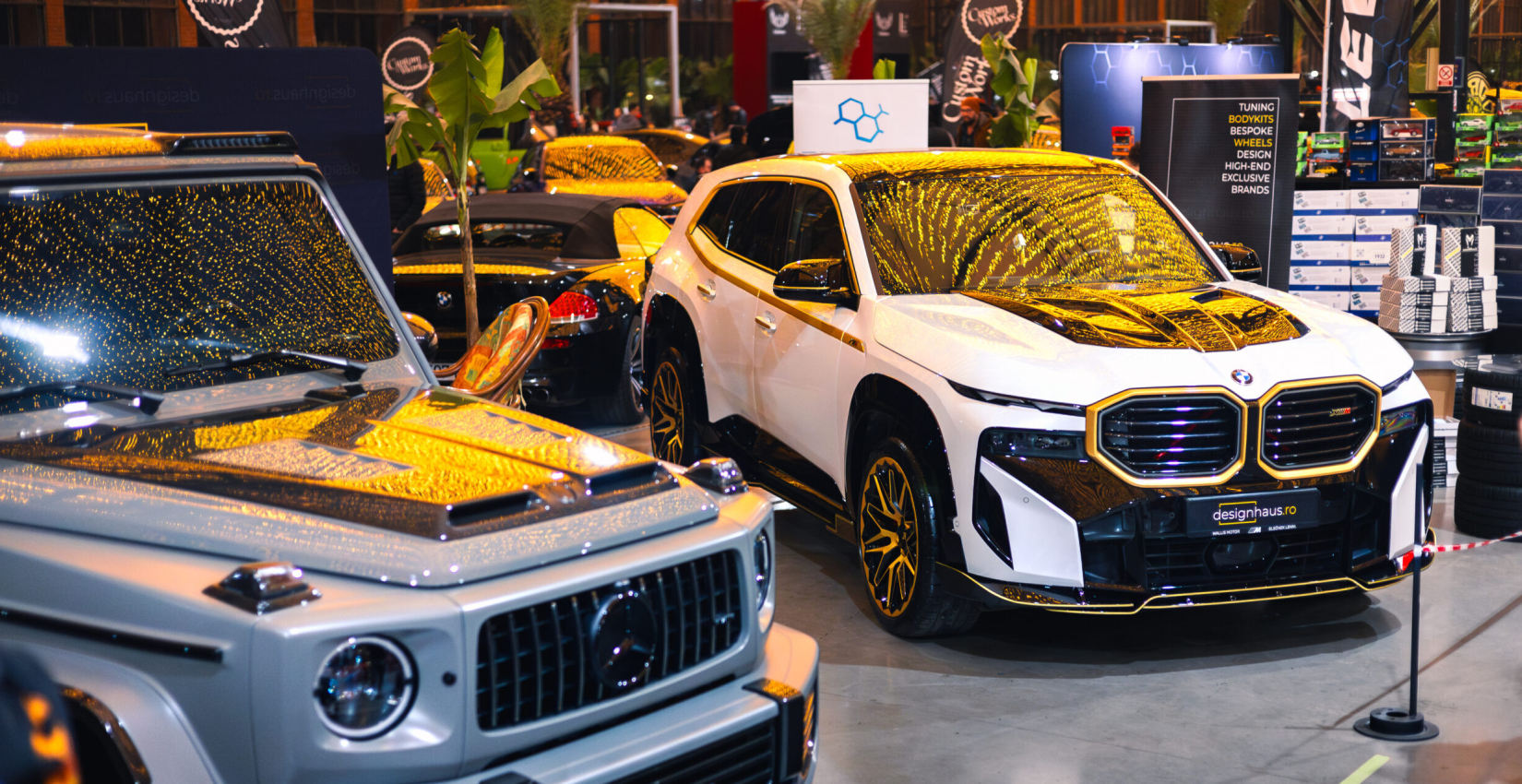BMW XM с обвесом Renegade на шоу DropDown в Румынии
