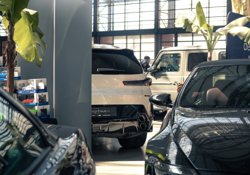 BMW XM с обвесом Renegade на шоу DropDown в Румынии