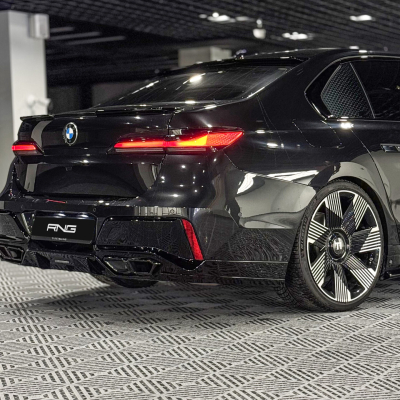 Gloss black kit